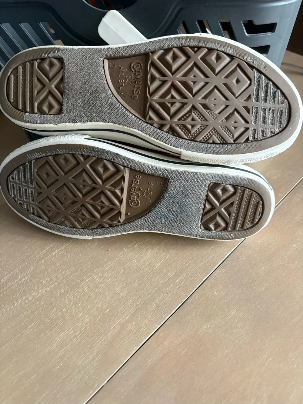 5/$30 Converse Kids Red Low-Top Canvas Sneakers with White Laces Size 3
